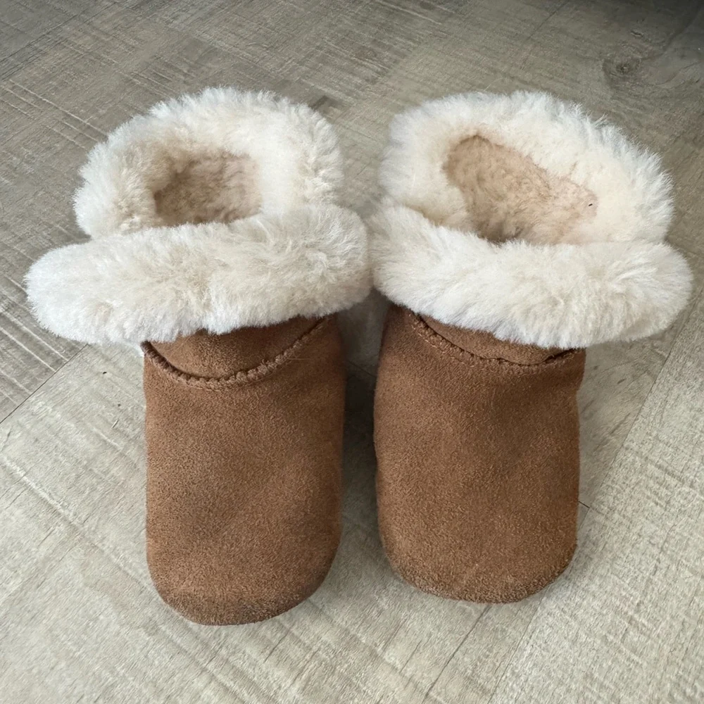 UGG Kids Chestnut Sheepskin Slipper Boots with Cream Fur Trim size 4/5 toddler
